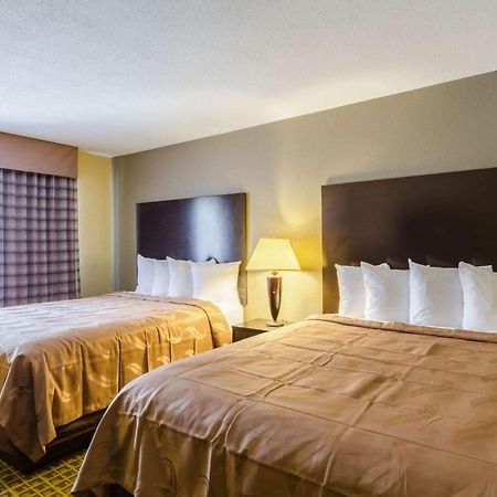 Rodeway Inn Броктън Екстериор снимка