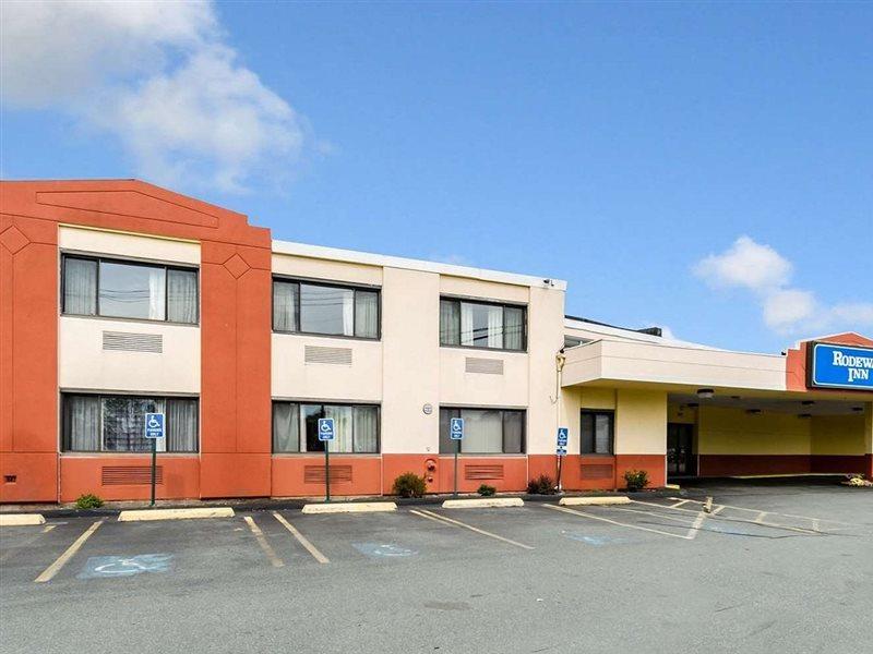 Rodeway Inn Броктън Екстериор снимка