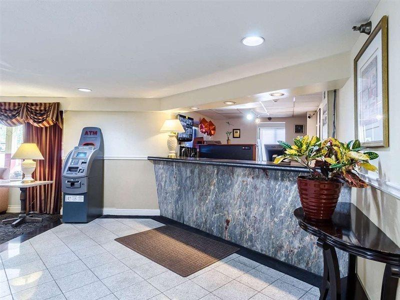 Rodeway Inn Броктън Екстериор снимка