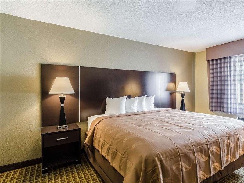 Rodeway Inn Броктън Екстериор снимка