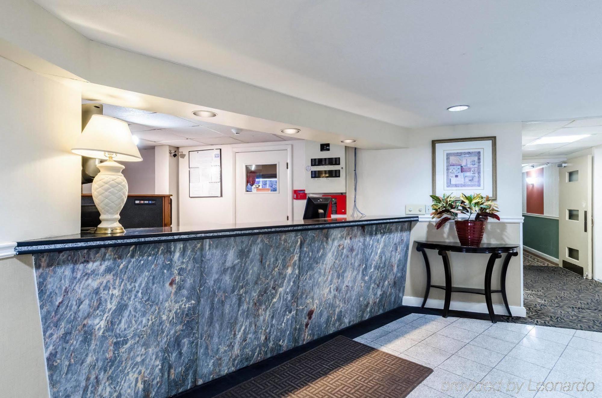 Rodeway Inn Броктън Екстериор снимка