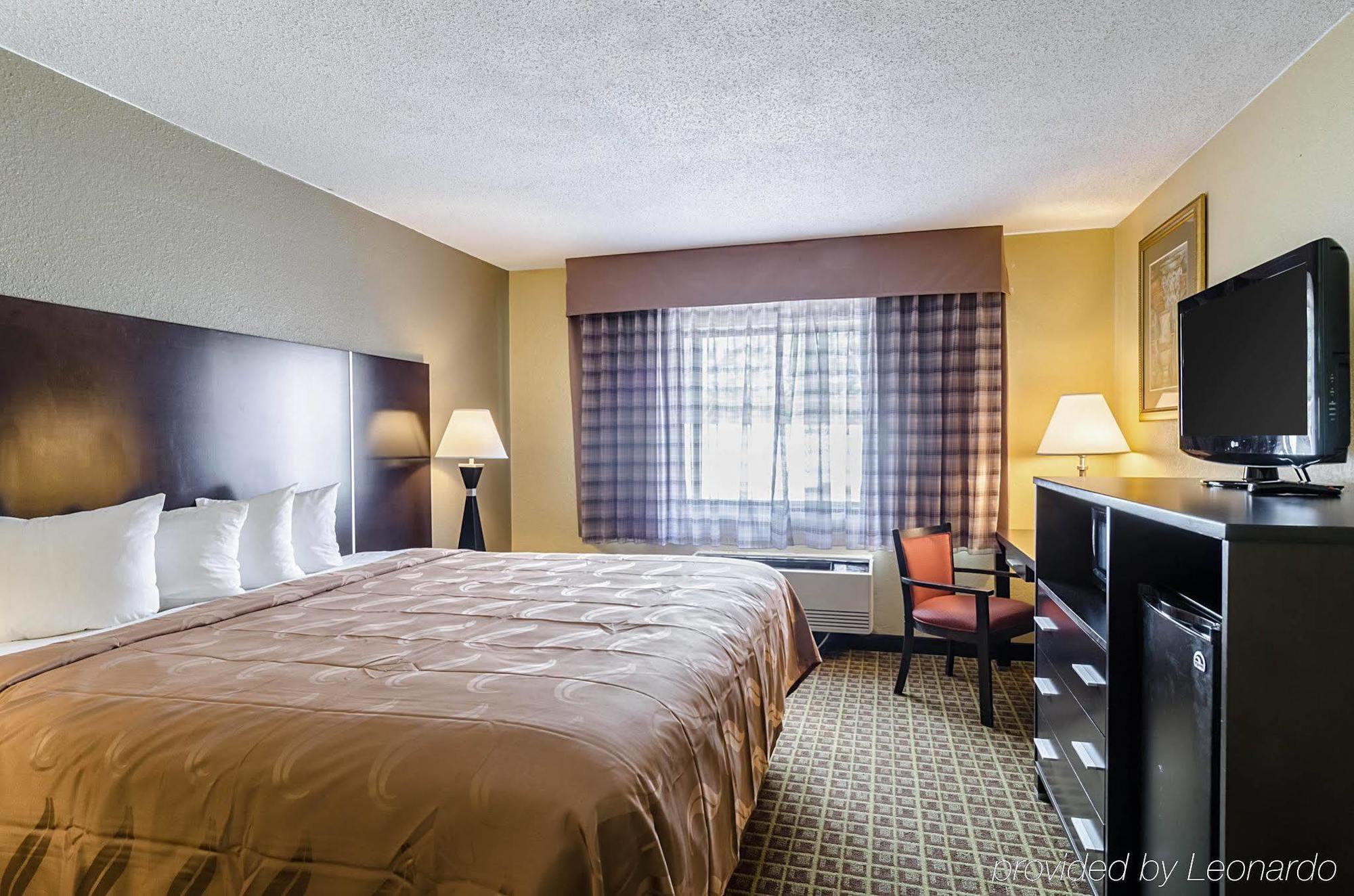 Rodeway Inn Броктън Екстериор снимка