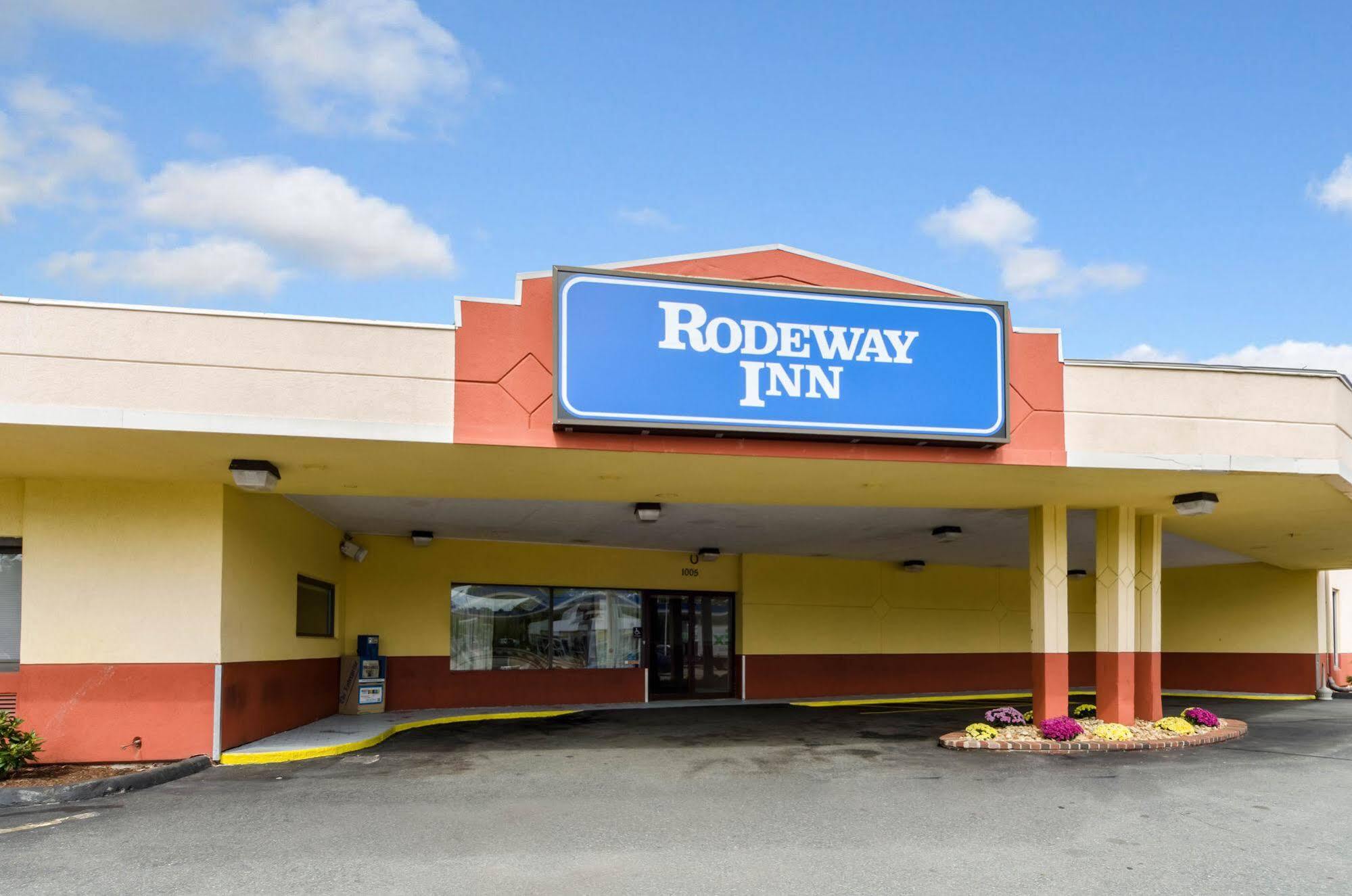 Rodeway Inn Броктън Екстериор снимка