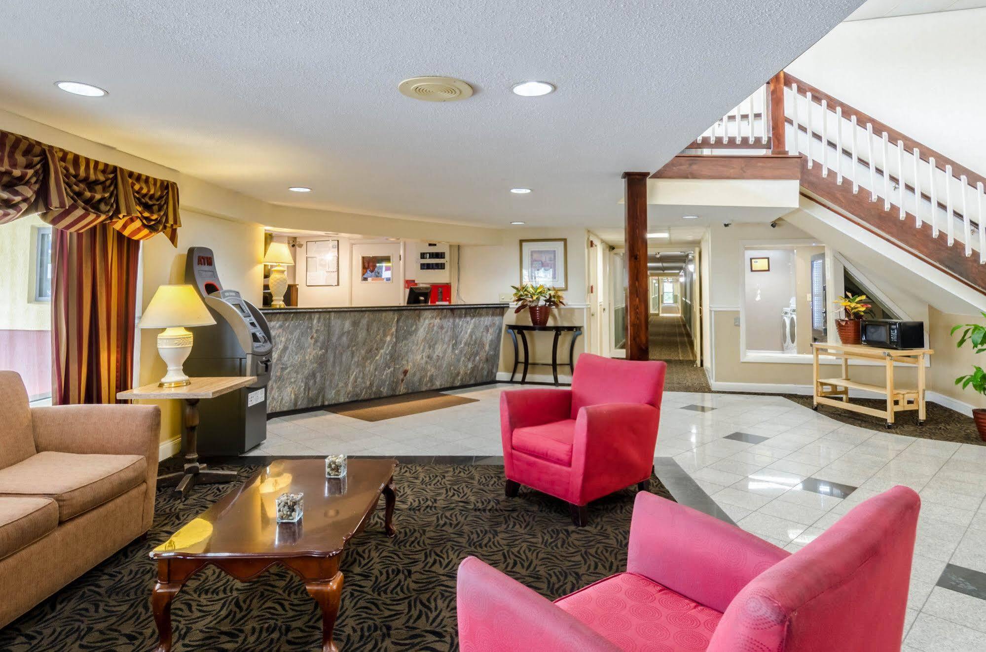 Rodeway Inn Броктън Екстериор снимка