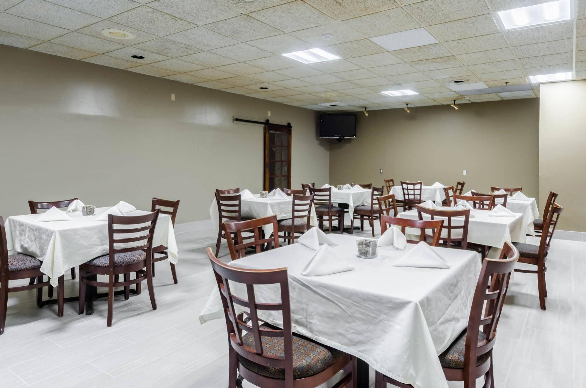 Rodeway Inn Броктън Екстериор снимка