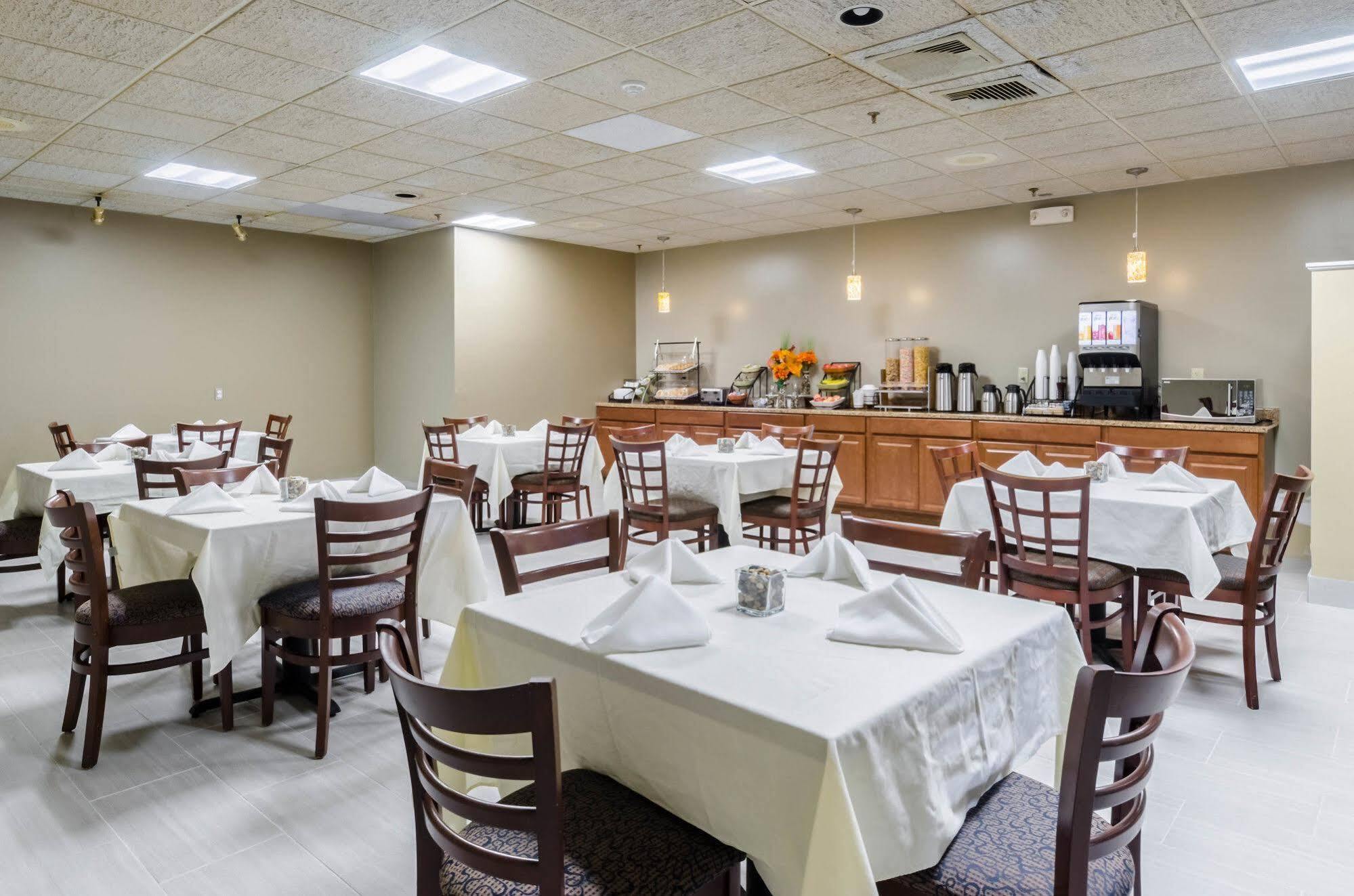 Rodeway Inn Броктън Екстериор снимка